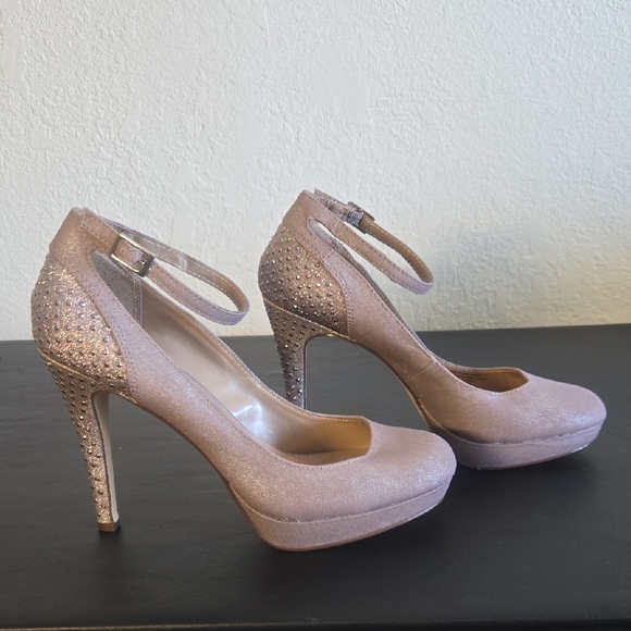 Style & Co. Shimmering Silver Platform Heels - Picture 6 of 9